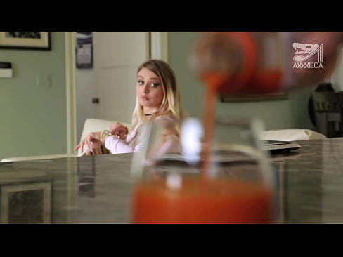 ❤️ دختر داغ با جوانان بزرگ و گربه تنگ می شود خروس از بازنده، اما بسیار سخت است ❤ فقط پورنو در ما